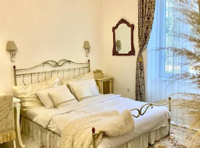 Petite Boudoir